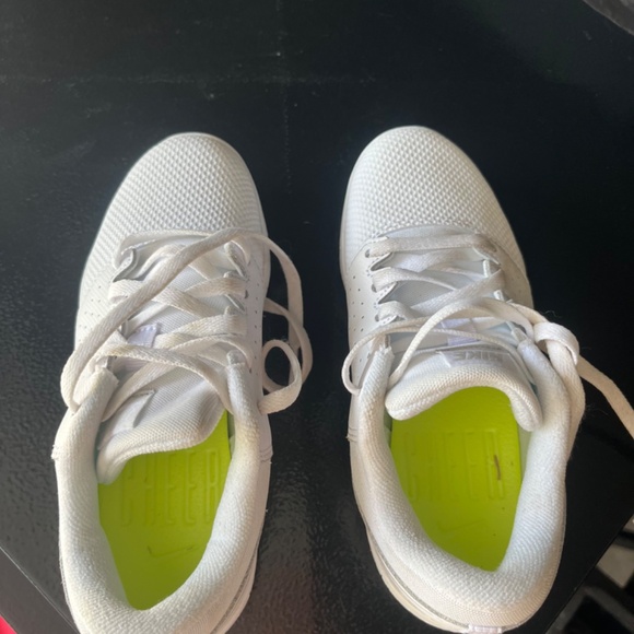 Girls Nike CHEER shoes - Picture 3 of 3